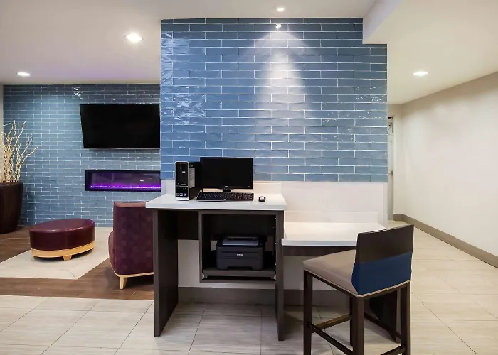La Quinta Inn & Suites by Wyndham Odessa North